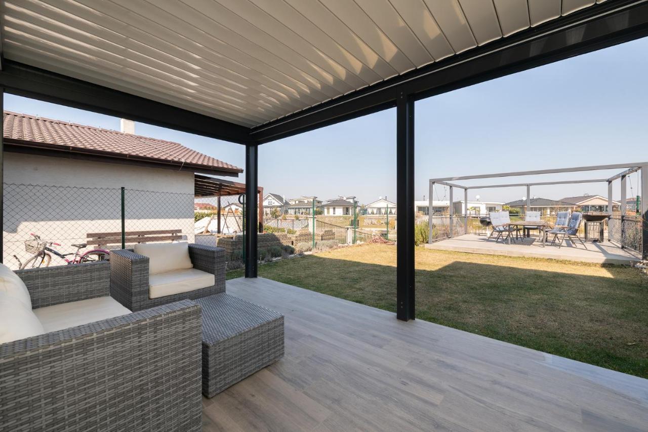 Villa Slnecny Dom Pri Jazere à Hruba Borsa Extérieur photo