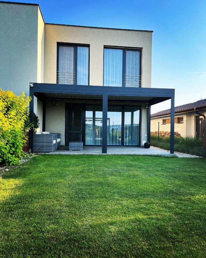Villa Slnecny Dom Pri Jazere à Hruba Borsa Extérieur photo